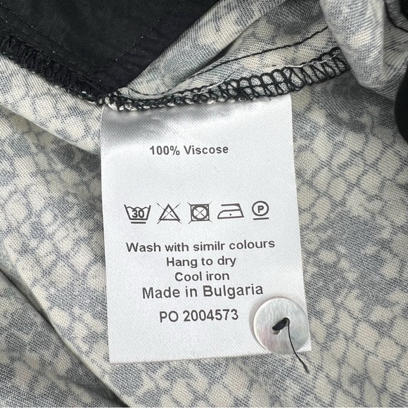 Anthropologie Seen Worn Kept Snake Print Jumpsuit V-Neck Wide Leg size 4 - Picture 5 of 5